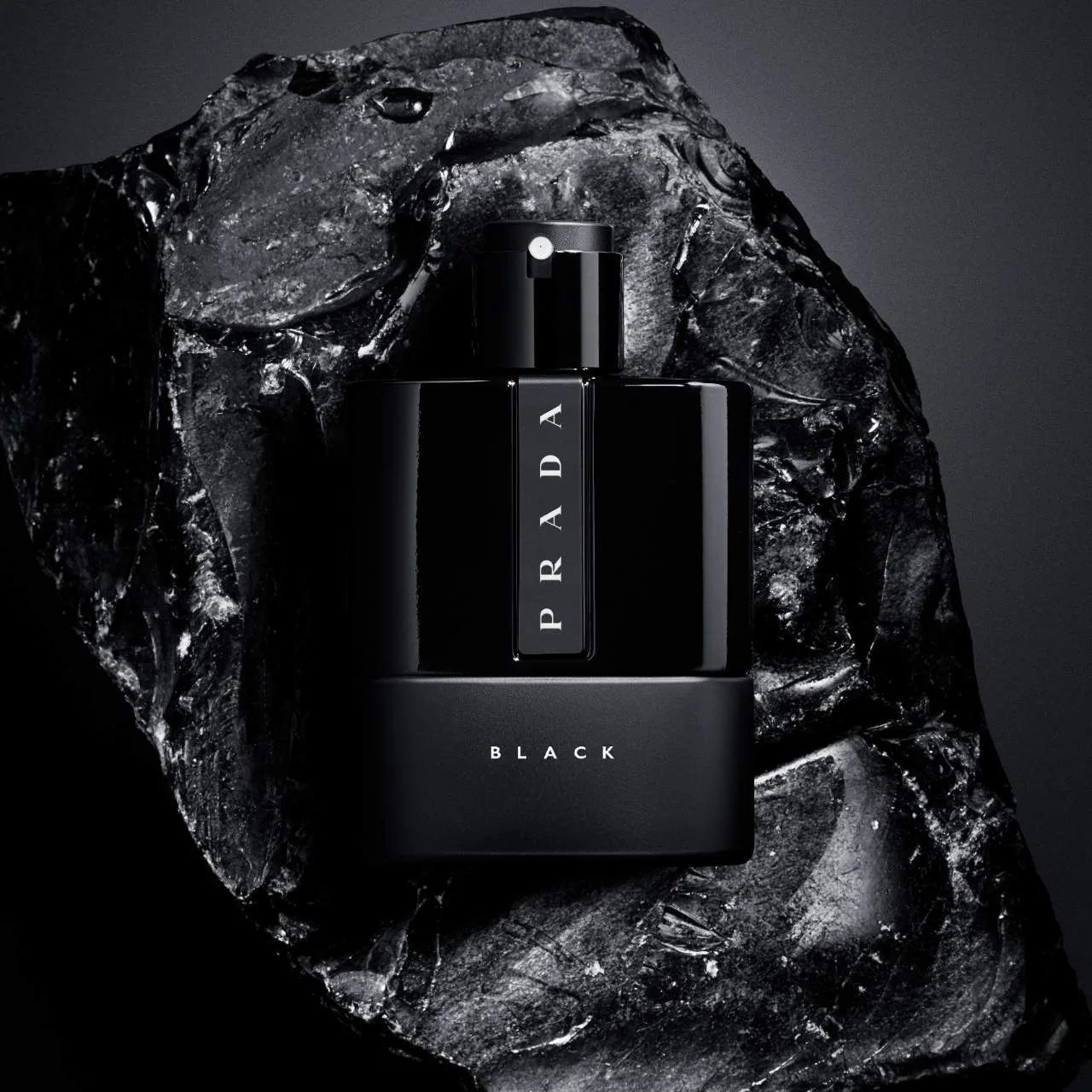 PRADA LUNA ROSSA BLACK 50ml ほぼ未使用 Prada Luna Rossa Black for $16.95 per month | Scentbird